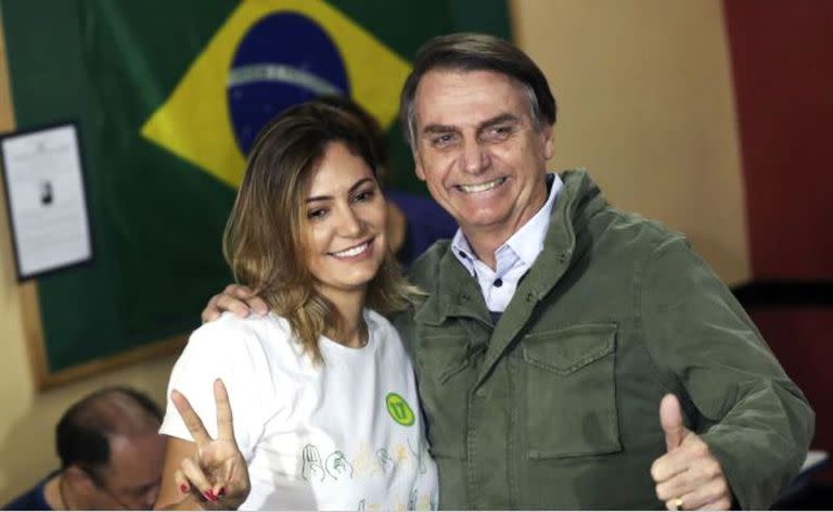 El presidente Jair Bolsonaro junto a su mujer Michelle