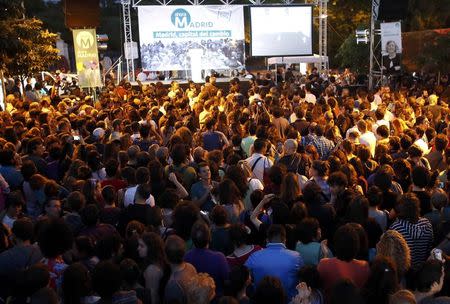 Supporters of Ahora Madrid (Now Madrid) gather at party's meeting area after the regional and municipal elections in Madrid, Spain, May 24, 2015. REUTERS/Paul Hanna