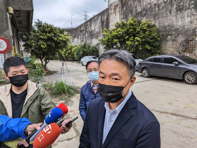 台肥副總經理張滄郎表示，台肥基隆廠內的土方均來自台北合法的土資場。（張志康攝）