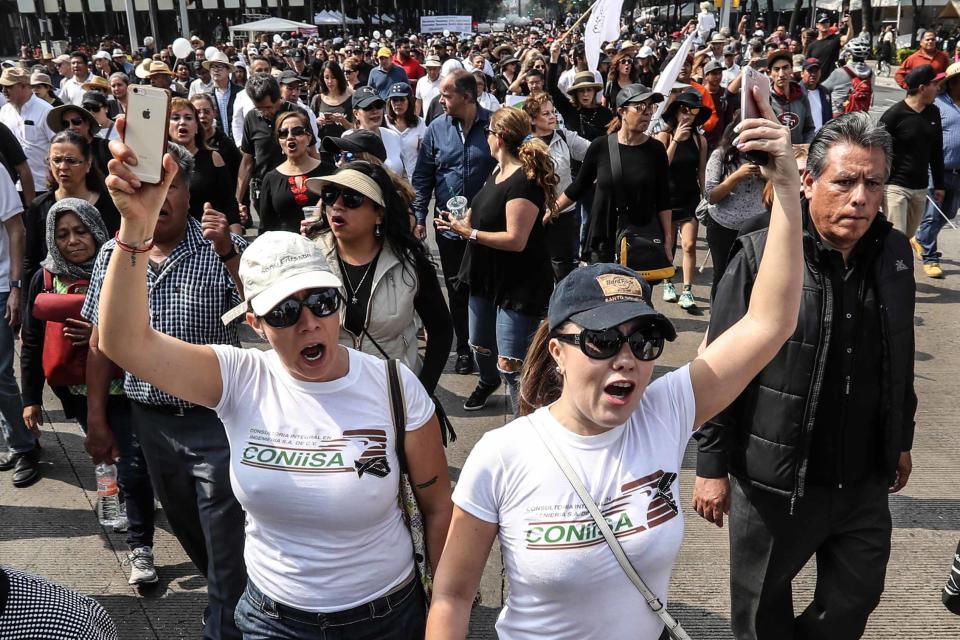 FOTOS | Así fue la 'Marcha Fifí' contra la consulta de López Obrador