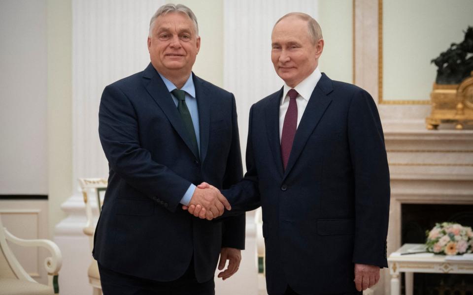 Hungary's prime minister Viktor Orbán (left) with Russia's president Vladimir Putin