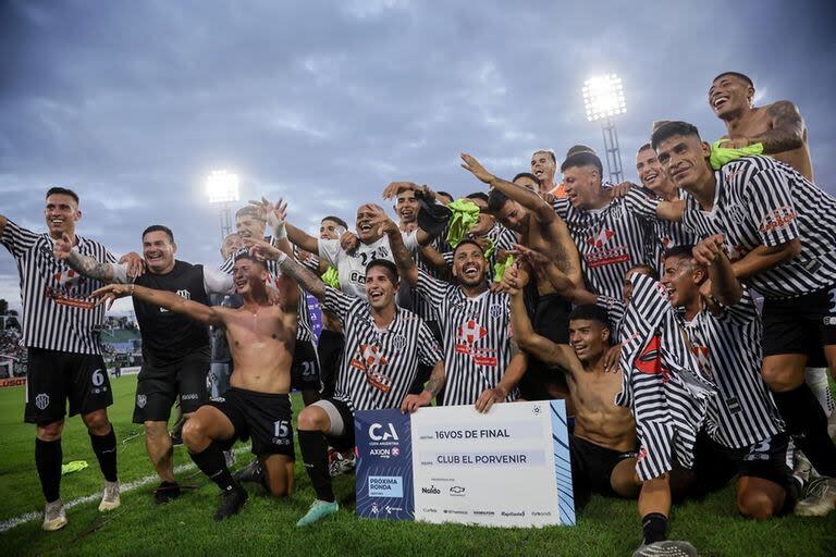 En Florencio Varela, El Porvenir eliminó a Lanús y avanzó a los 16os de final de la Copa Argentina; espera a Godoy Cruz o a San Martín, de San Juan.