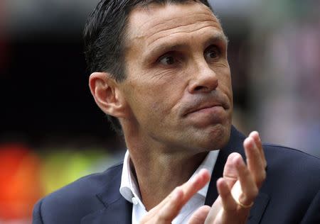 Sunderland manager Gustavo Poyet applauds the fans following their English Premier League soccer match against Manchester United at the Stadium of Light in Sunderland, northern England August 24, 2014. REUTERS/Andrew Yates