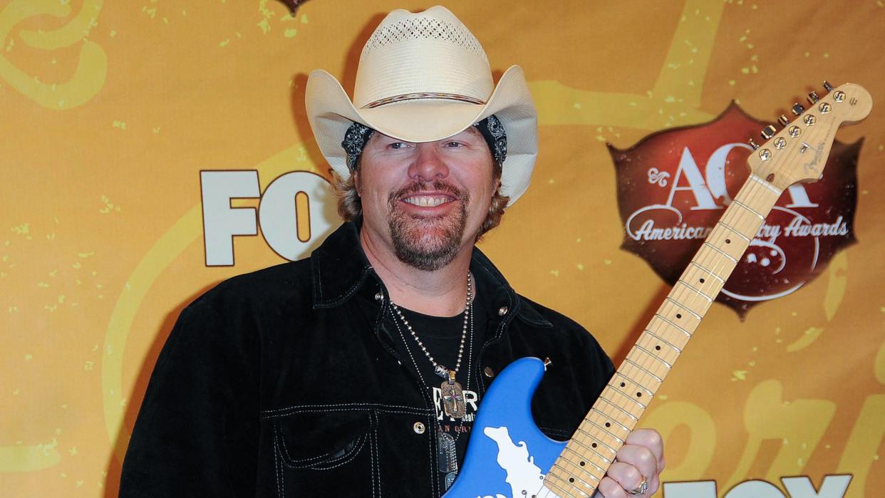 Toby Keith at the 2010 American Country Awards Press Room, MGM Grand Hotel, Las Vegas, NV.