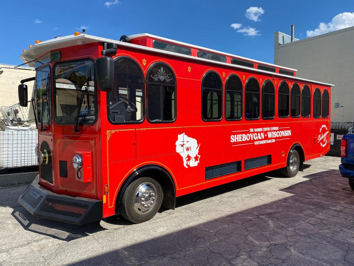 Shoreline Metro’s Harbor Centre Express trolley in spring 2022.