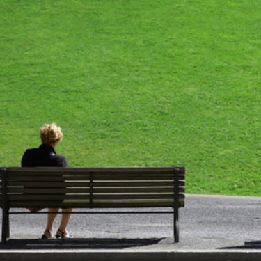 Women-alone-on-bench_web