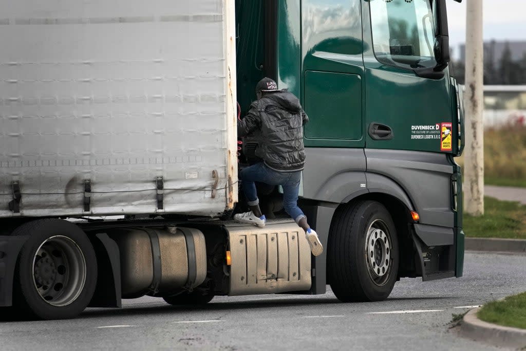 Migration Europe The Truck Jumpers (Copyright 2021 The Associated Press. All rights reserved.)