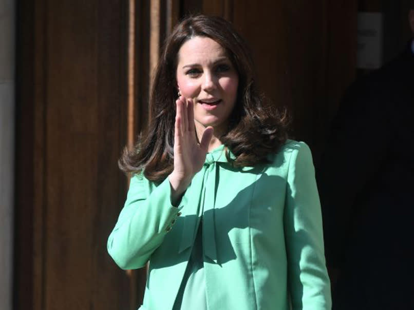 Royal baby latest: Duchess of Cambridge goes into labour with third child, announces Kensington Palace