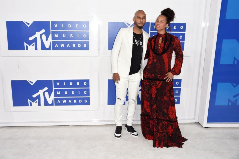 Alicia Keys, sans la moindre trace de maquillage, en compagnie de son mari Swizz Beatz. 