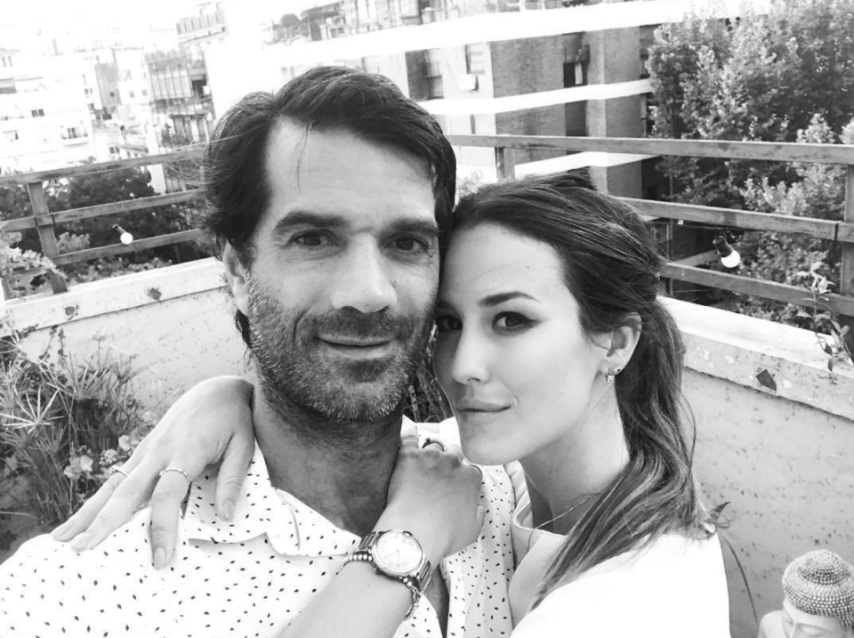 <p>La modelo y conductora le regaló a su marido, el abogado Cristian Cuneo Libarona, un romántico texto de Julio Cortázar: “El amor no se elige, te elige. Un día te das cuenta de que es difícil estar lejos de él, de que cuando estás con él, piensas que dentro de un rato se irá, y lo besas con tanta pasión como si ese beso fuese a parar el tiempo o a darte más minutos con él. El amor ya te escogió y tú tienes que dejarte llevar”. Y vos, ¿cómo festejaste el Día de los enamorados? Dejanos tus comentarios. <em>– Foto: <a rel="nofollow noopener" href="https://www.instagram.com/lulifernandezok/" target="_blank" data-ylk="slk:Instagram/lulifernandezok/;elm:context_link;itc:0;sec:content-canvas" class="link ">Instagram/lulifernandezok/</a></em> </p>