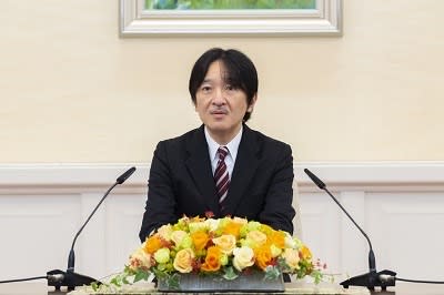 秋篠宮是在2020年自己55歲生日的記者會時表示同意真子結婚，但小室必需有讓國民能接受的解決作法。 圖:攝自宮內廳官網