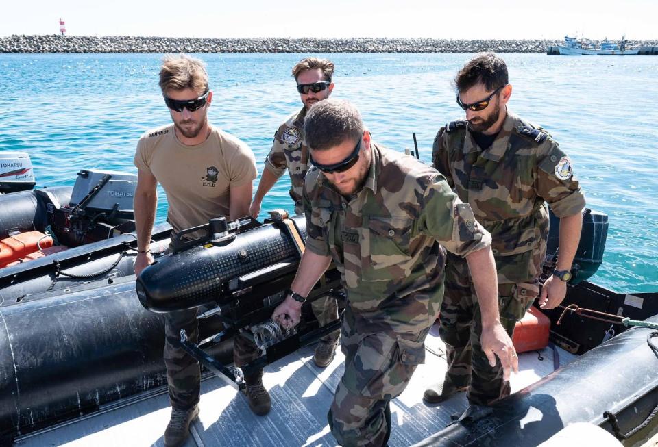 Unmanned underwater vehicle naval mine warfare