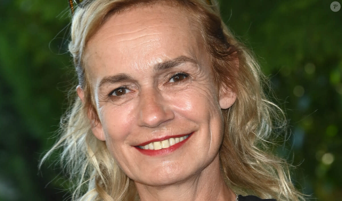 <p>Sandrine Bonnaire a été mariée à William Hurt</p>
<p>Sandrine Bonnaire au déjeuner du jury 15 ans lors du 15ème Festival du Film Francophone d'Angoulême. © Coadic Guirec / Bestimage <br /><br /></p> - © BestImage, COADIC GUIREC / BESTIMAGE