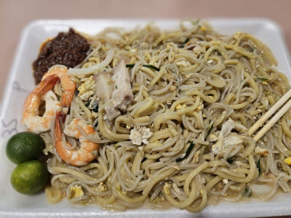 worst - close up of hokkien mee on plate