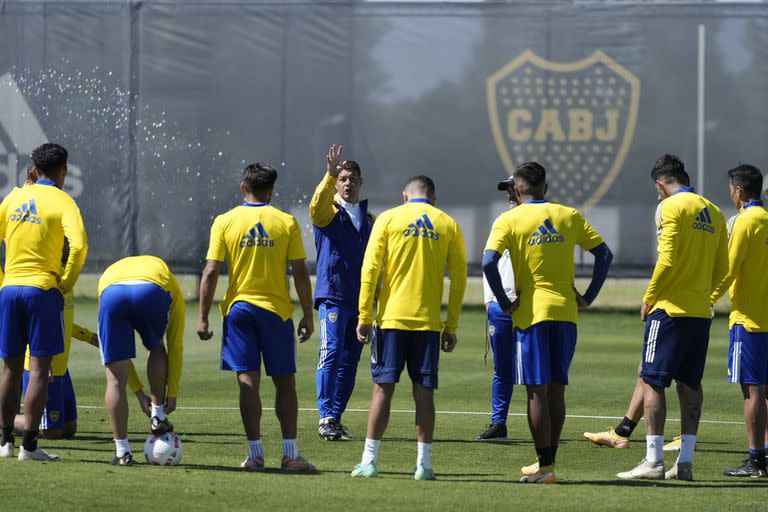 Sebastian Battaglia y otra charla para aclarar situaciones en el predio de Ezeiza con los jugadores