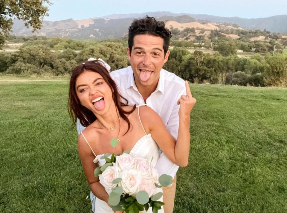 Sarah Hyland, Wells Adams, thanksgiving