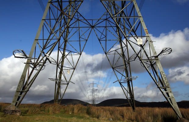 Households closest to new pylons and electricity substations could receive up to £1,000 a year off their bills under plans being announced by Jeremy Hunt.