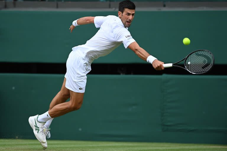 Novak Djokovic venció a Cristian Garin y ya está entre los ocho mejores de Wimbledon