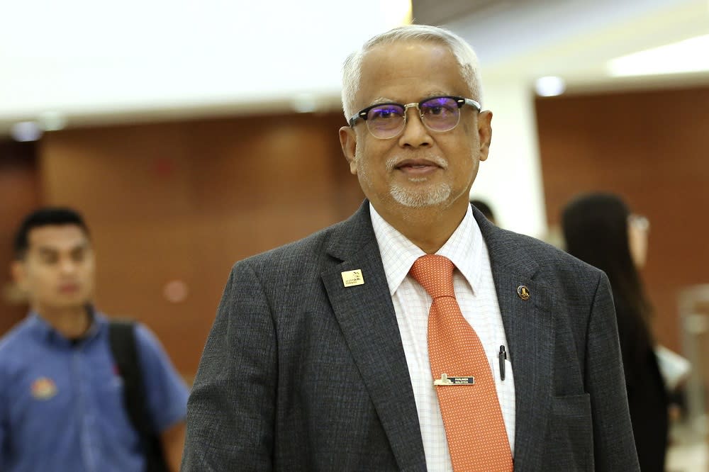 Mahfuz said MPs who refuse to declare their assets cannot be trusted to handle government allocations given to them. — Picture by Yusof Mat Isa