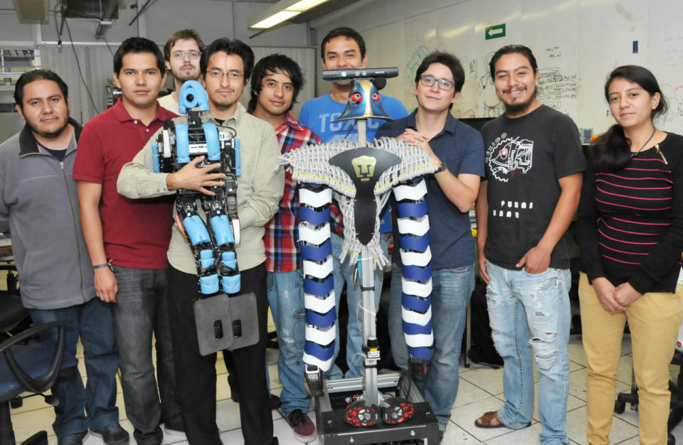 Se trata de sorprendentes robots, varios fabricados por jóvenes estudiantes, capaces de ayudar en las labores del hogar, jugar futbol, resolver acertijos, obedecer órdenes en varios idiomas o dejarnos helados al comprobar los avances de la inteligencia artificial.