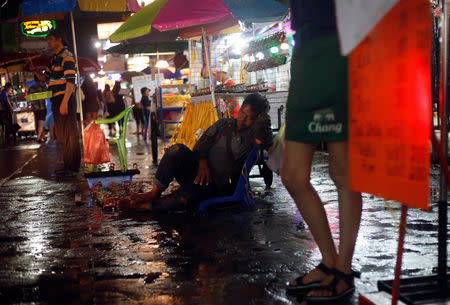 A street vendor sleeps as he sells souvenirs in Khaosan Road in Bangkok, Thailand, September 12, 2018. REUTERS/Soe Zeya Tun