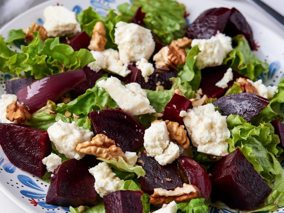 beet and goat cheese salad