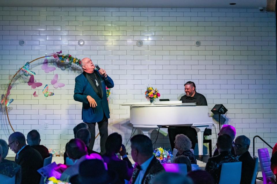 Doug Nagel performs at Palm Springs Opera Guild's "Voices of Spring" black tie dinner on March 12, 2024.