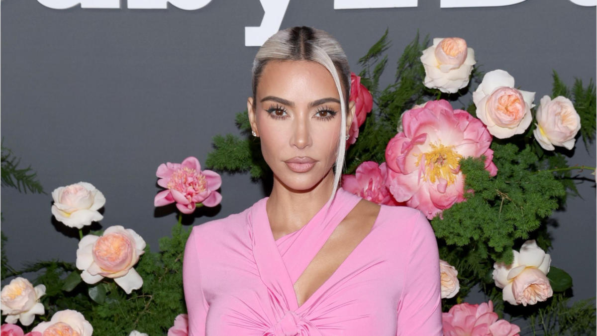 Kim Kardashian Gives a Tour of Her JAW-DROPPING Garden