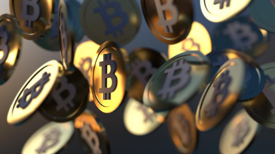 Diseño de un bitcoin. Las monedas digitales emitidas por los bancos centrales de los países no tienen relación con las criptomonedas. Foto: Getty Images. 