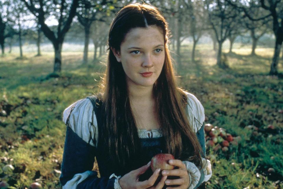 Drew Barrymore Ever After - 1998 Director: Andy Tennant 20th Century Fox USA Scene Still Drama Ever After - A Cinderella Story