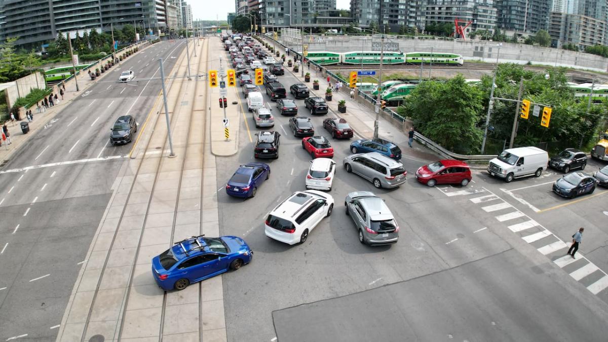 Toronto fines for stopping in intersections rise from  to 0