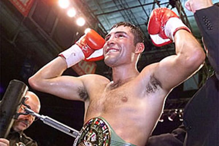 Oscar De La Hoya en una de sus victorias en el ring