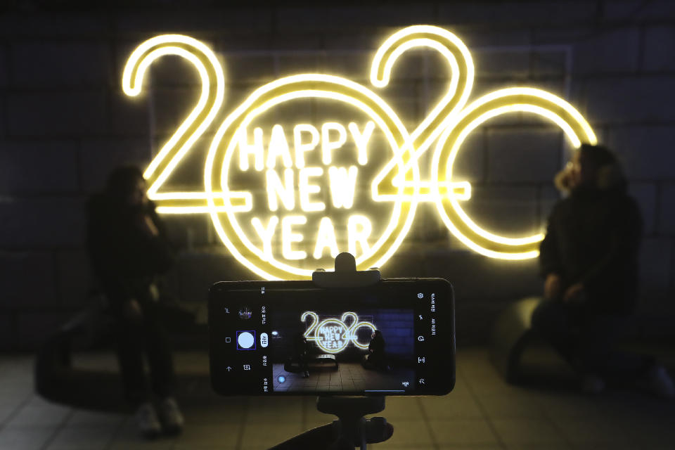 Los festejos de Año Nuevo en Seúl, Corea del Sur, el 31 de diciembre del 2019. (AP Foto/Ahn Young-joon)