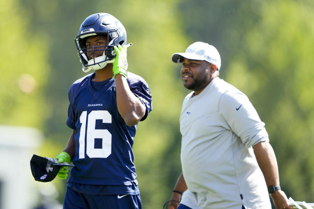 Tyler Lockett mistakenly wears oversized practice shorts