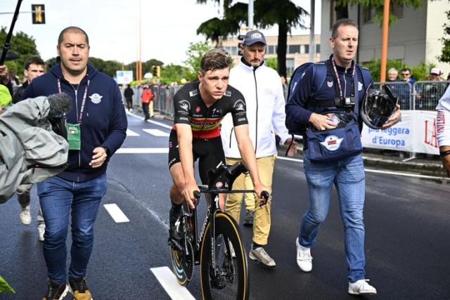 <span class="article__caption">A Soudal Quick-Step doctor criticized health conditions at the Giro. (Photo by JASPER JACOBS/BELGA MAG/AFP via Getty Images)</span>