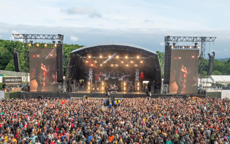 10,000 attended Download festival without social distancing 