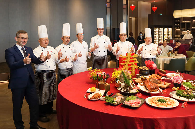 外帶年菜春節不漲價　高雄萬豪歡喜迎新年