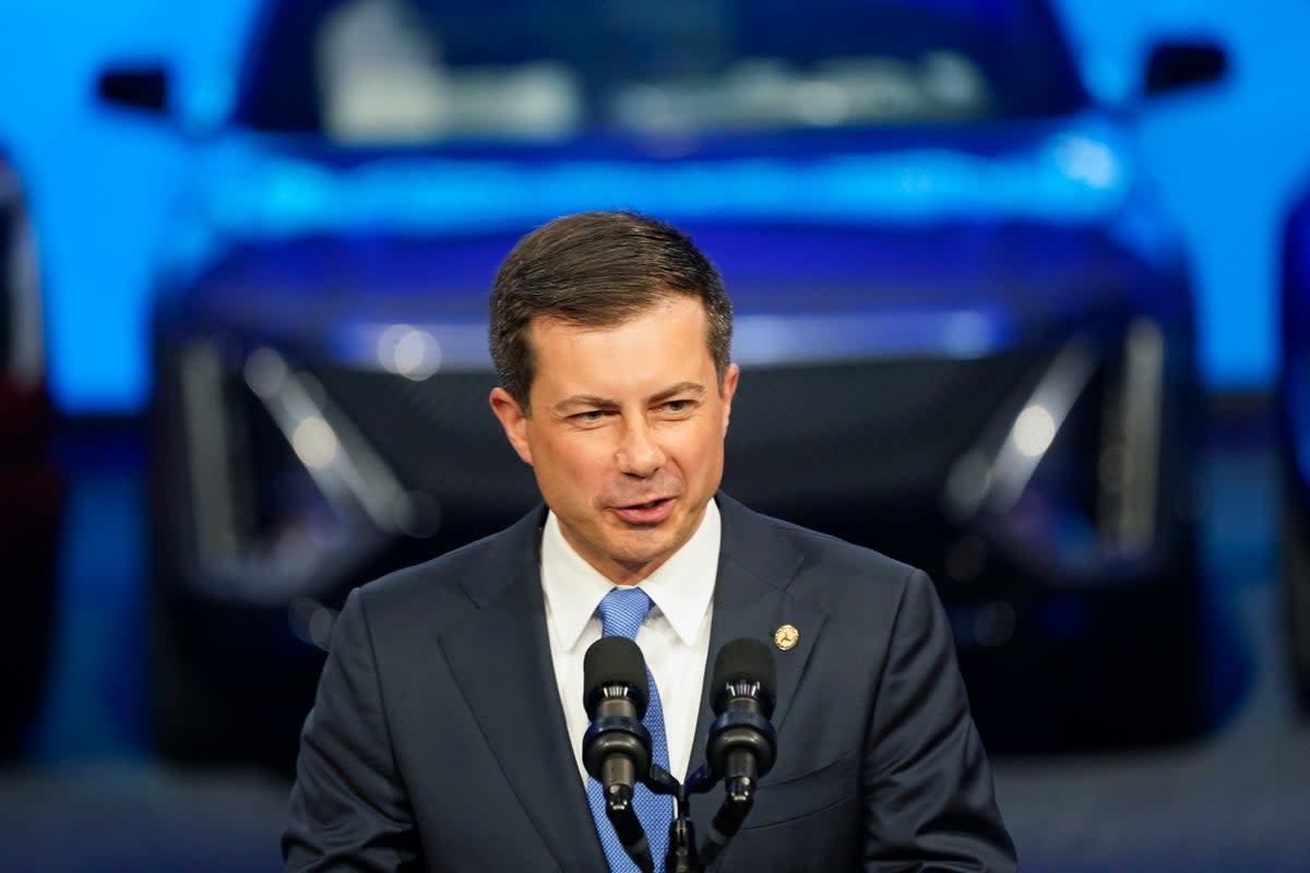 Detroit Auto Show Buttigieg (Copyright 2022 The Associated Press. All rights reserved)