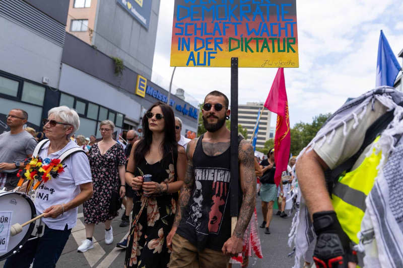 Supporters take part in the demonstration of the lateral thinking movement "Unity and justice and freedom". Carsten Koall/dpa