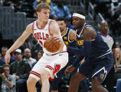 Chicago Bulls forward Lauri Markkanen, left, pulls in a loose ball as Denver Nuggets forward Paul Millsap defends in the first half of an NBA basketball game, Thursday, Jan. 17, 2019, in Denver. (AP Photo/David Zalubowski)