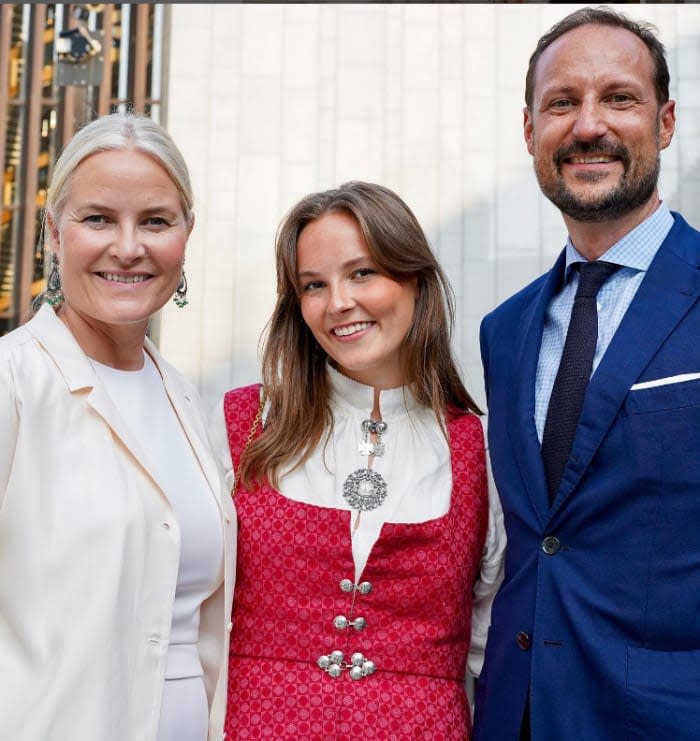 Los príncipes Haakon y Mette-Marit con su hija Ingrid Alexandra