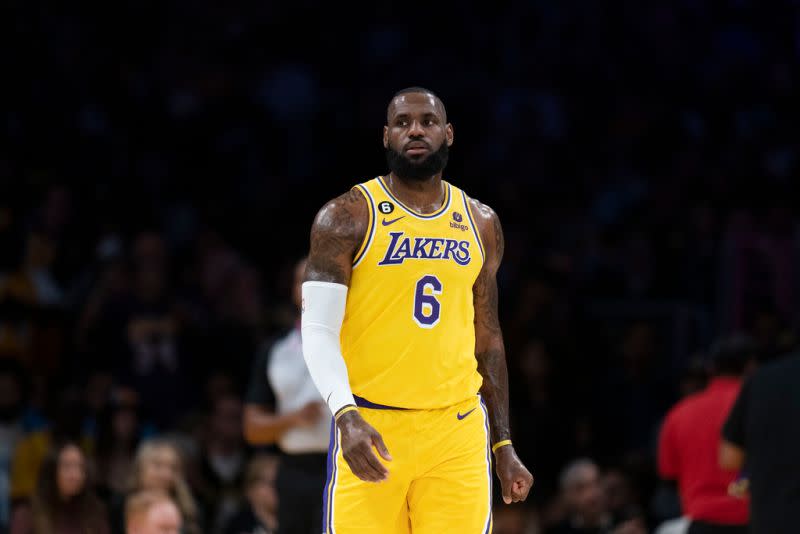 ▲LeBron James在首輪季後賽第5戰發揮不佳，追分時期被提前換下場。（圖／美聯社／達志影像）