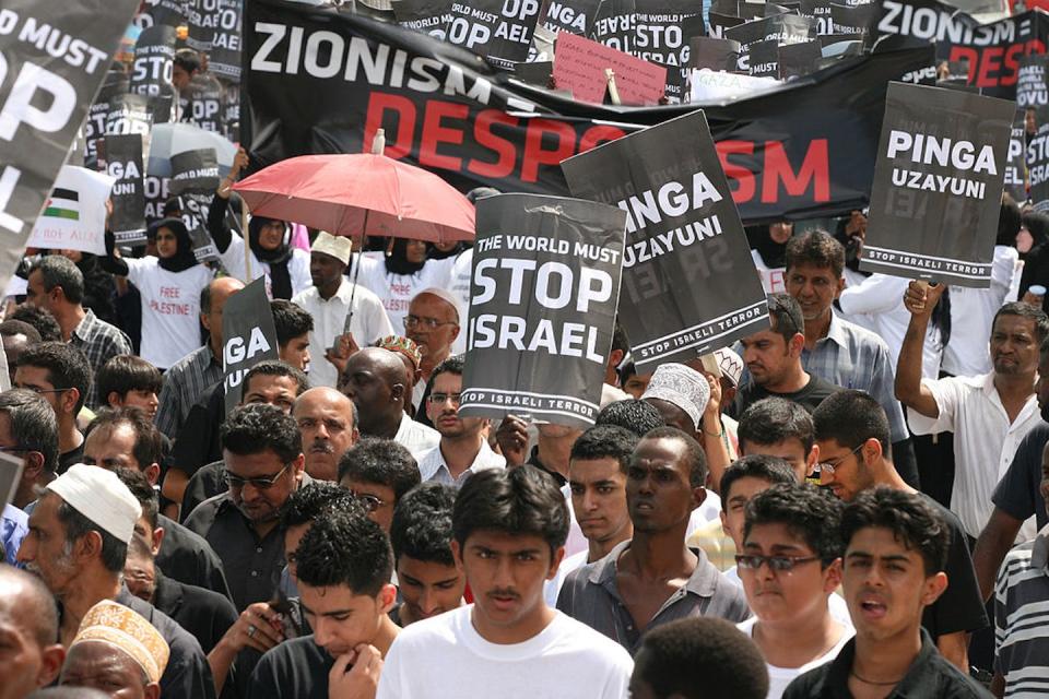 Protesta contra el conflicto de la Franja de Gaza en Dar es-Salam (Tanzania) en 2009. <a href="https://commons.wikimedia.org/wiki/File:2009_Anti_Israel_Protest_Tanzania8.JPG" rel="nofollow noopener" target="_blank" data-ylk="slk:Muhammad Mahdi Karim / Wikimedia Commons;elm:context_link;itc:0;sec:content-canvas" class="link ">Muhammad Mahdi Karim / Wikimedia Commons</a>, <a href="http://creativecommons.org/licenses/by/4.0/" rel="nofollow noopener" target="_blank" data-ylk="slk:CC BY;elm:context_link;itc:0;sec:content-canvas" class="link ">CC BY</a>