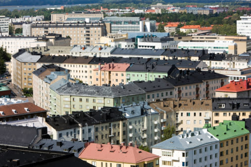 Helsinki est elle aussi l’une des villes les moins polluées au monde, et on y retrouve un taux très bas de mort-nés ainsi qu’une espérance de vie élevée. De plus, on y trouve moins de voitures qu’ailleurs en Europe et à travers le monde.