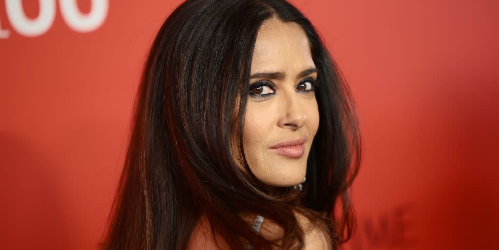 salma hayek debuts new retro wavy bob hair transformation