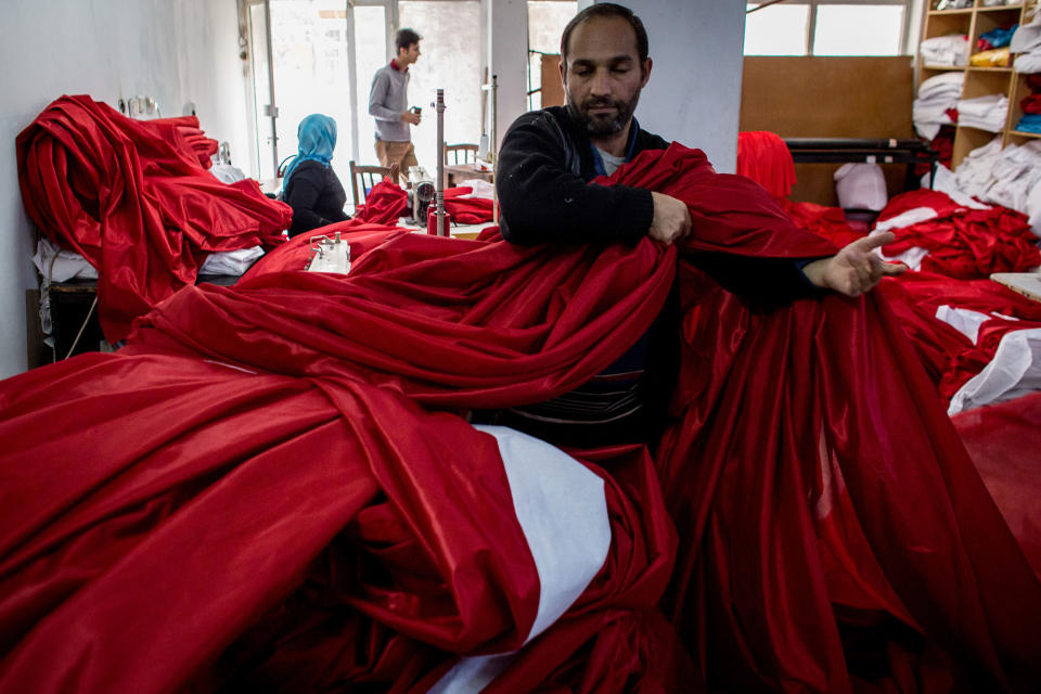 Flagmakers ahead of Turkish National Day