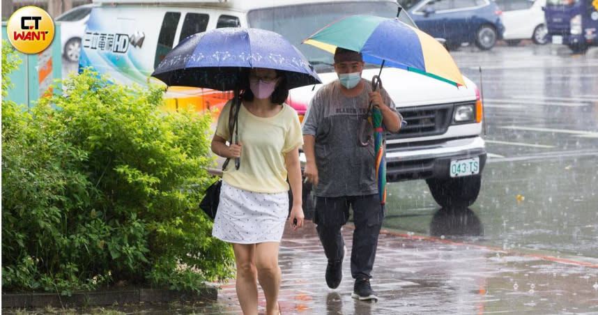 受颱風「馬力斯」影響，明後兩天全台各地均有大雨或局部豪雨，且未來一週都將受鋒面影響。（示意圖／黃威彬攝）