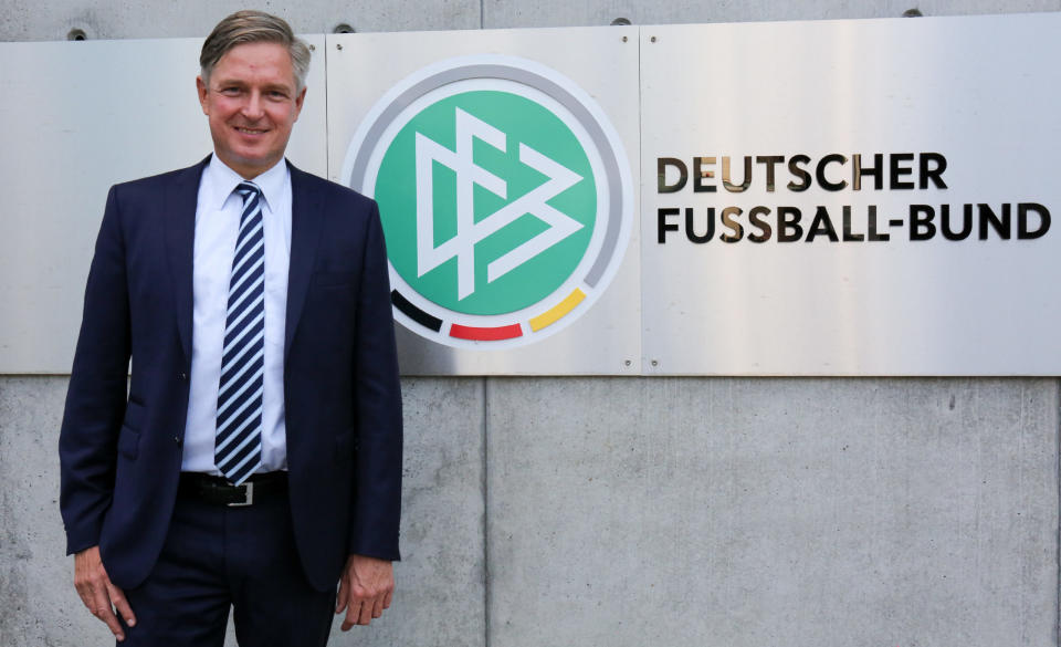 Ulrich Bergmoser 2017 vor dem Hauptsitz des DFB in Frankfurt. - Copyright: Andreas Schlichter/Bongarts/Getty Images