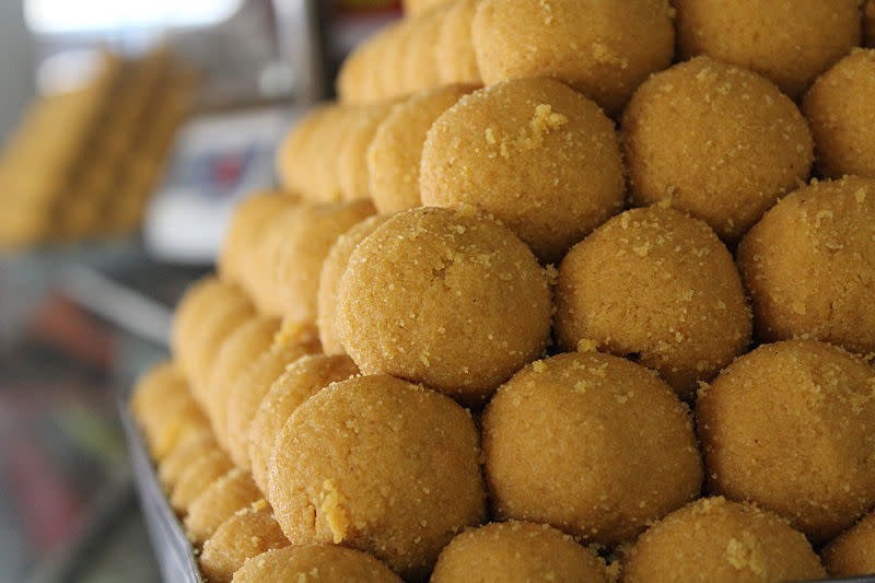 “Creative Commons Besan ke laddoo” by PJ.wikilovesfood is licensed under CC BY 4.0