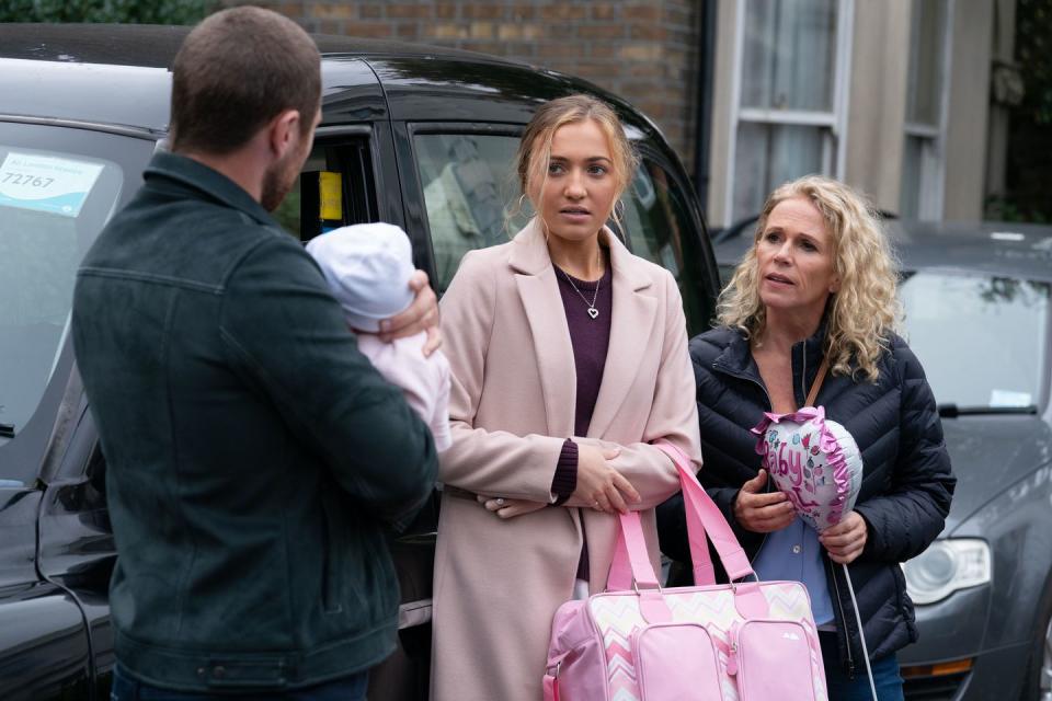 Tuesday, December 24: Keanu and Louise arrive back in Walford with the baby